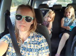 In de auto